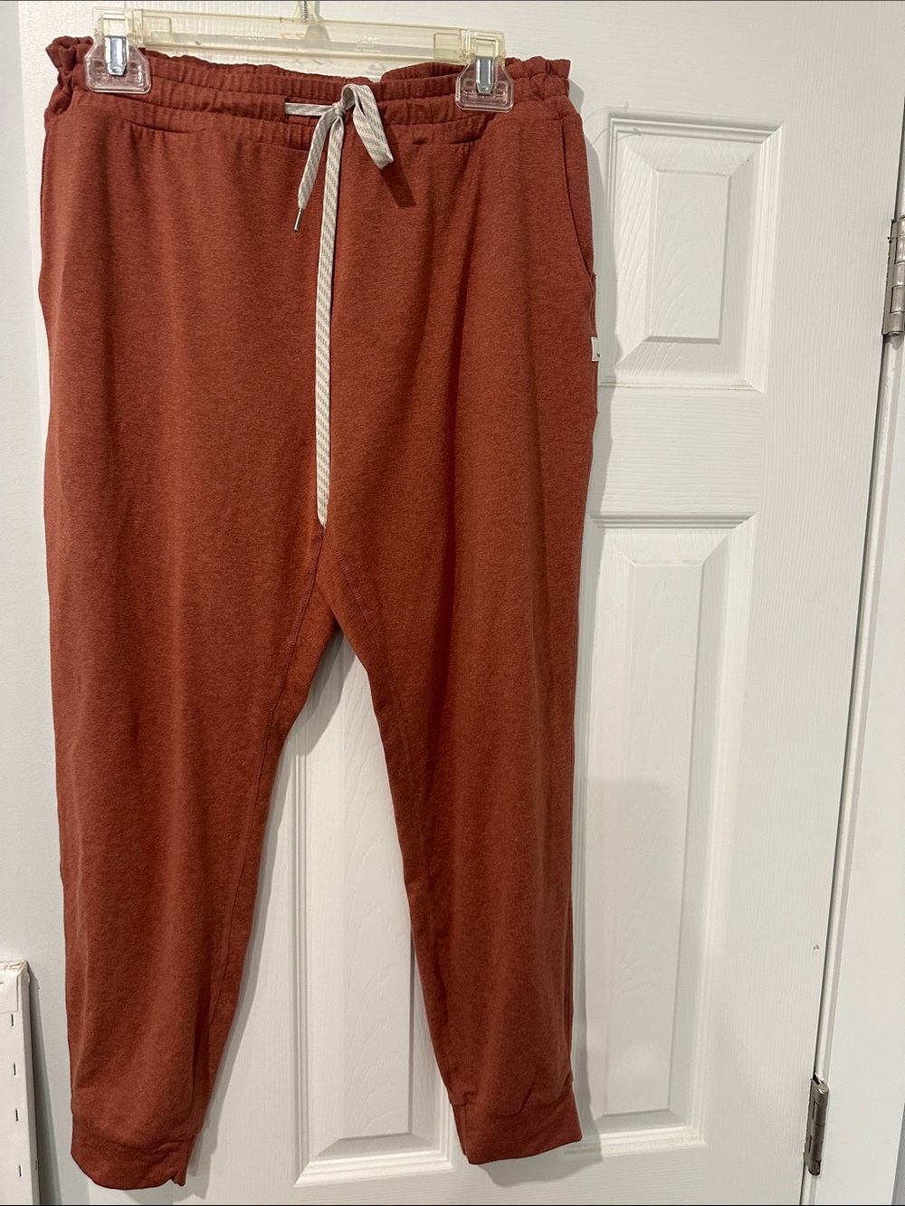 Vuori women Rust Red Jogger Sweatpants with Contrast Drawstring
